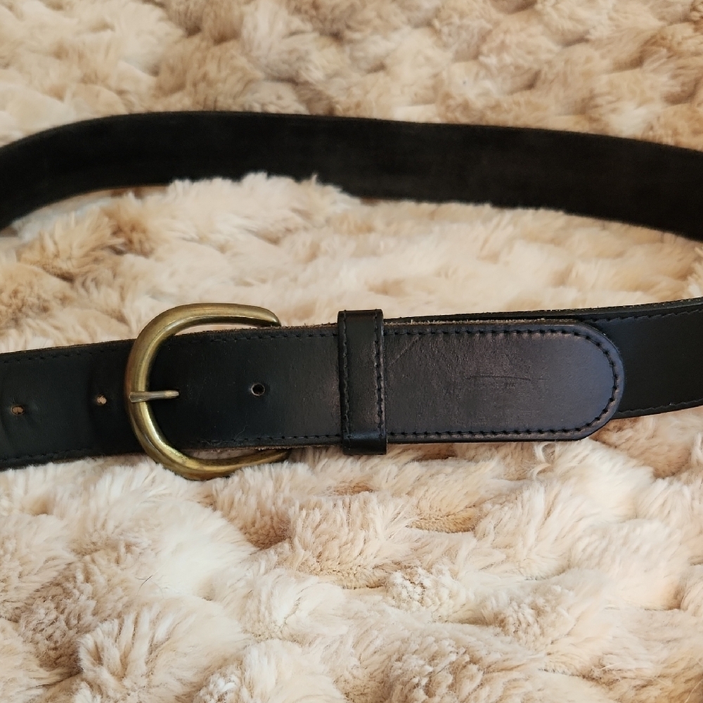 Elegant Black Leather Belt - Picture 2 of 4